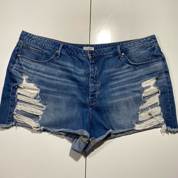 Good American 100% Cotton Bombshell Cutoff Distressed Jeans Shorts NWT Size 24 - Picture 6 of 15